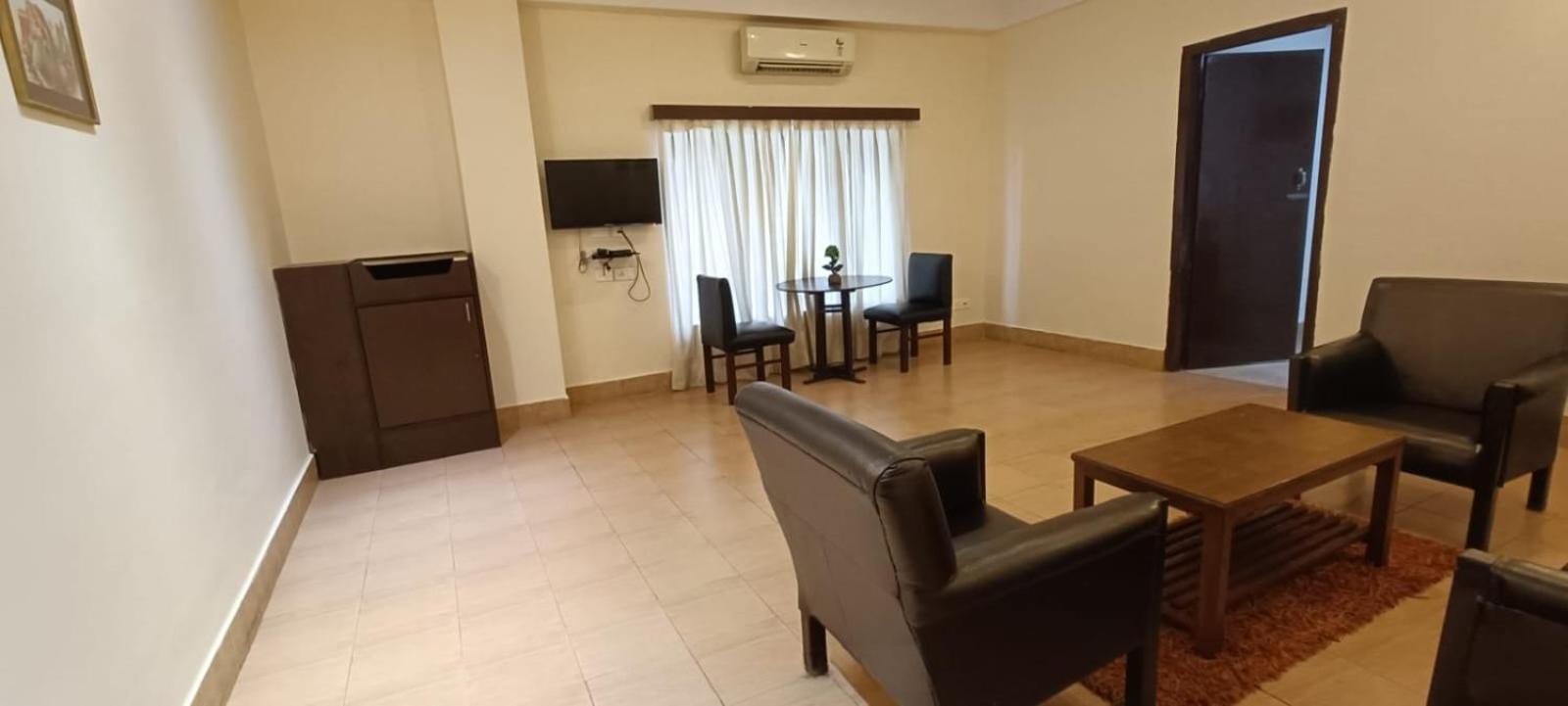 Polo Tura Hotel Zewnętrze zdjęcie