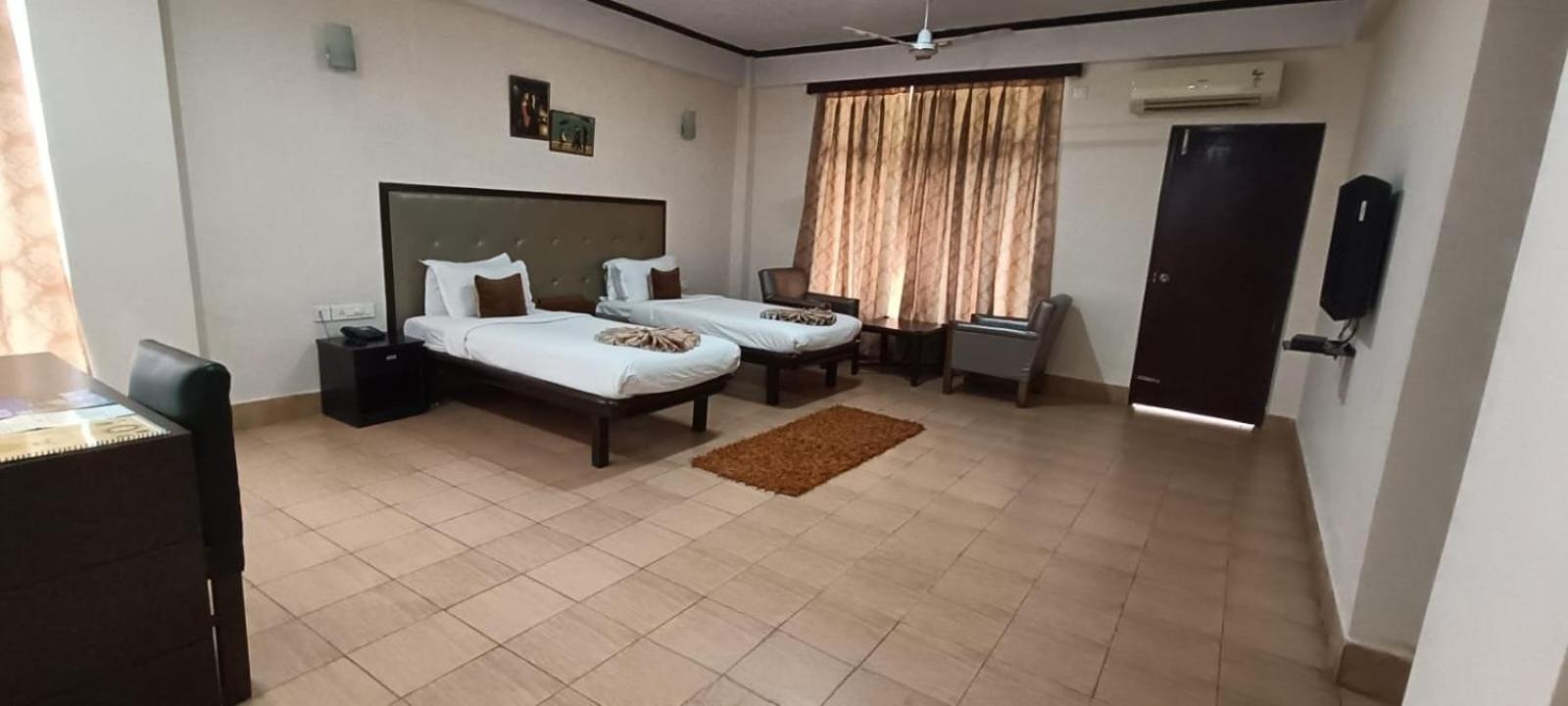 Polo Tura Hotel Zewnętrze zdjęcie