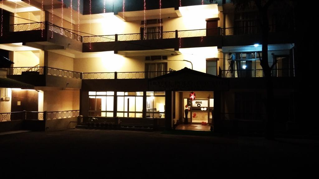 Polo Tura Hotel Zewnętrze zdjęcie
