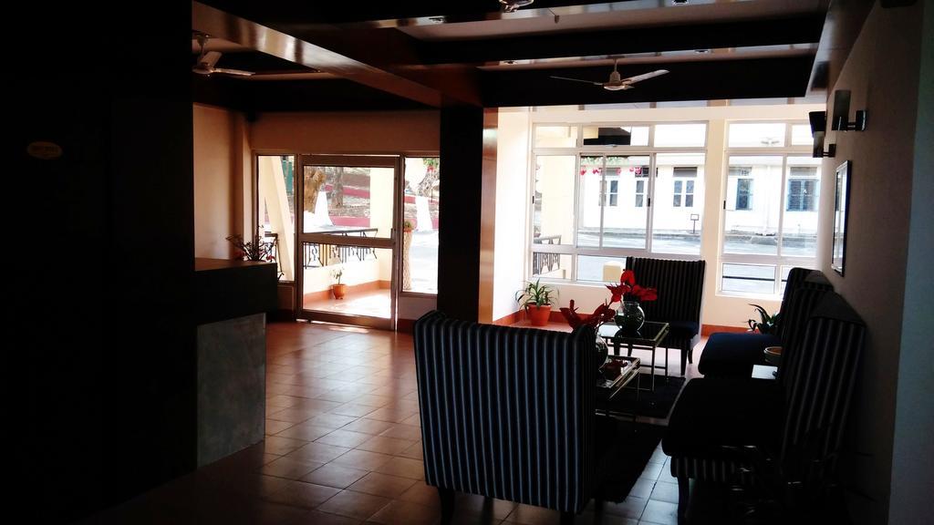 Polo Tura Hotel Zewnętrze zdjęcie