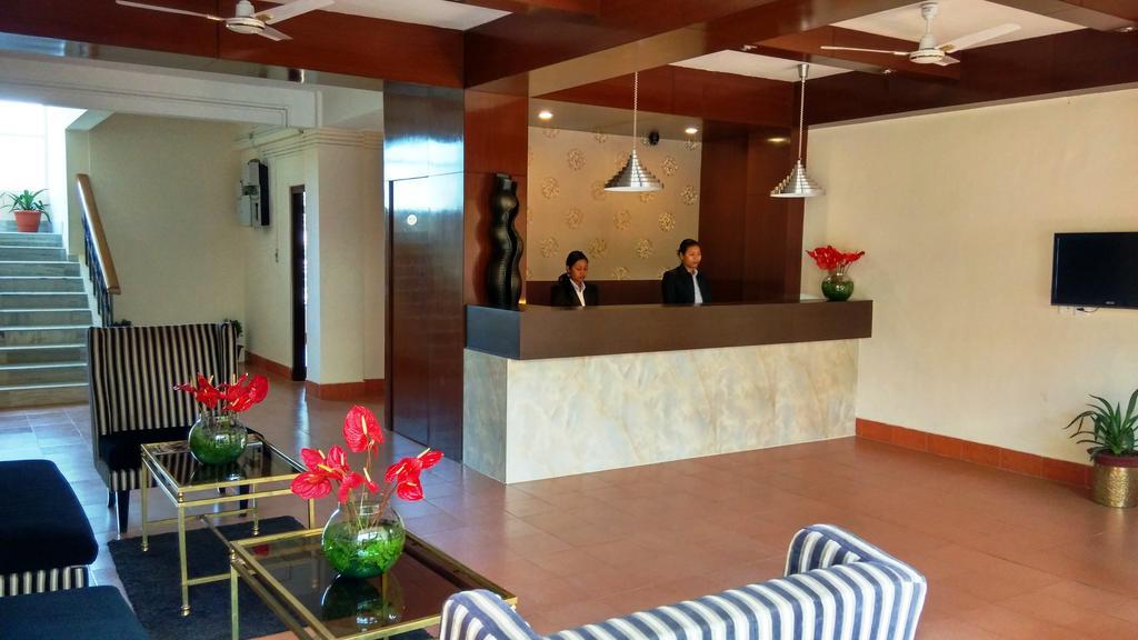 Polo Tura Hotel Zewnętrze zdjęcie
